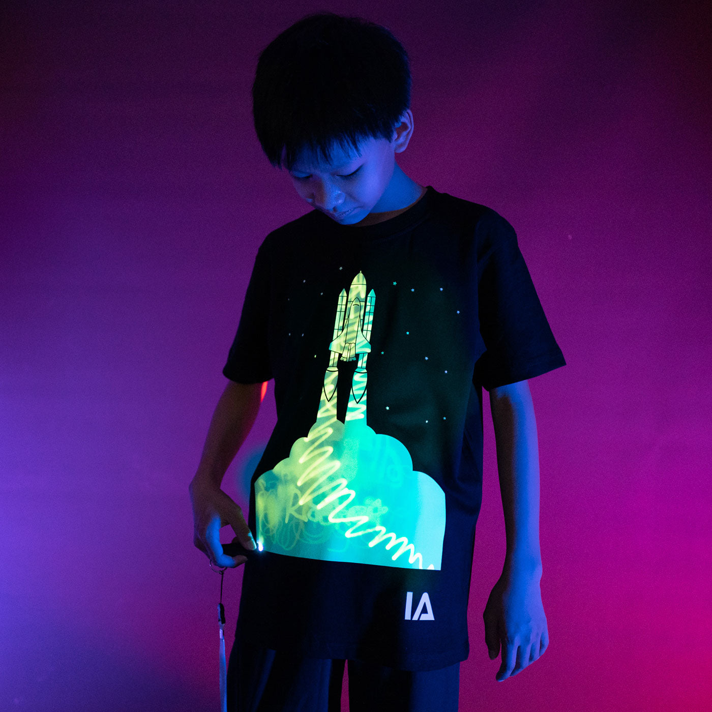 52A.IA50003 # Kids T-Shirt Glow in the Dark Space Rocket