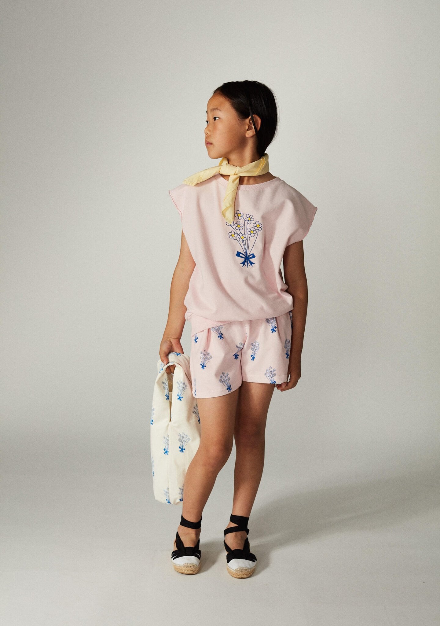 52A.WH25059 # Kids Sleeveless Blouse Bouquet Pink