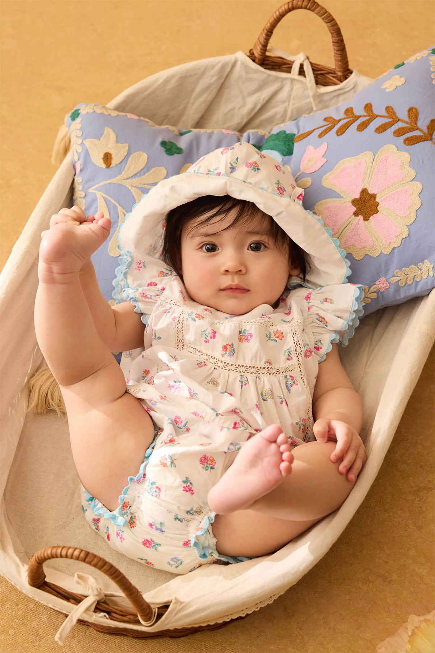 52A.FRI-S25-B0251 # Baby Bloomers White Felicita Flow