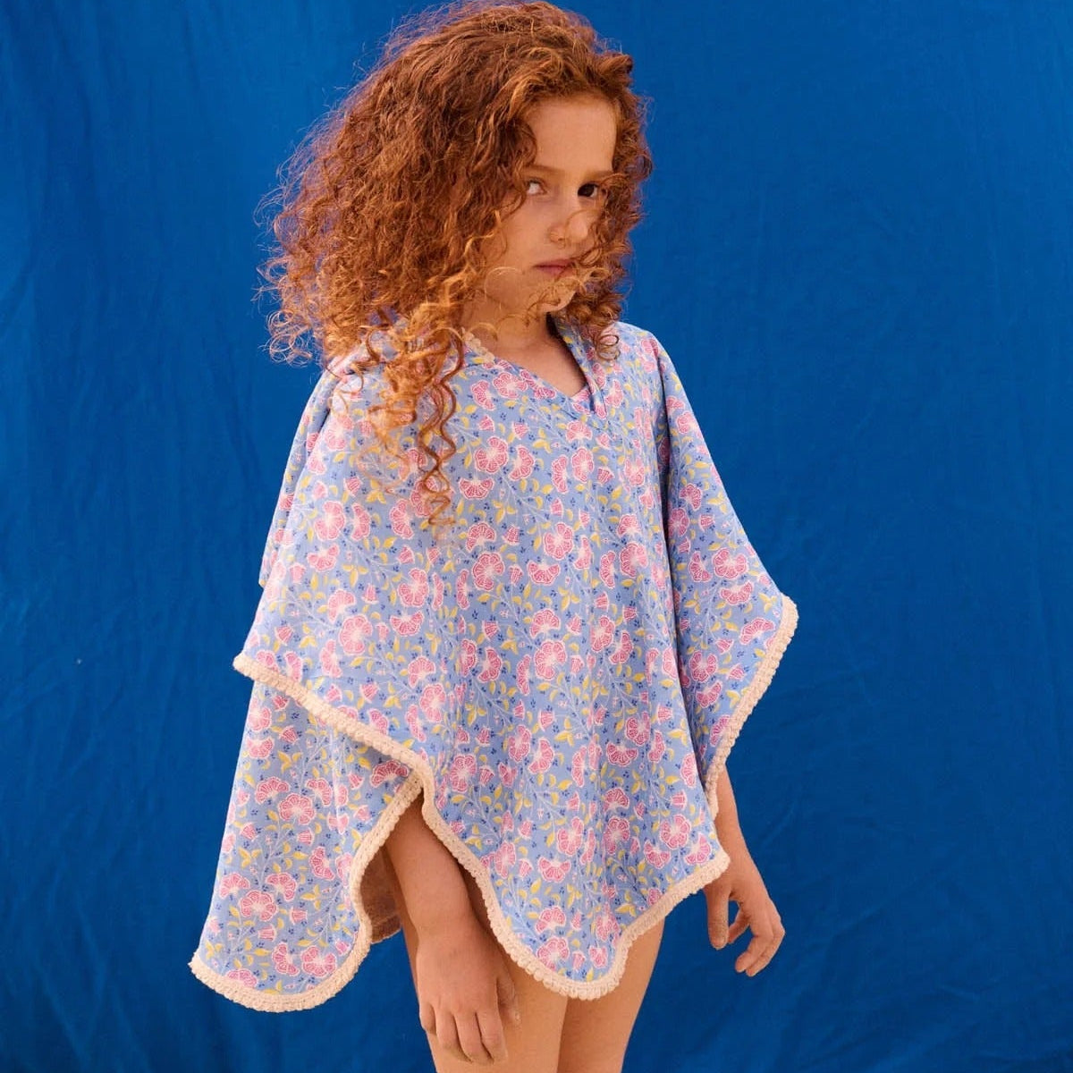 62A.GBI-S26-B0246 # Kids Beach Poncho Mael Blue Ibiscus Bay