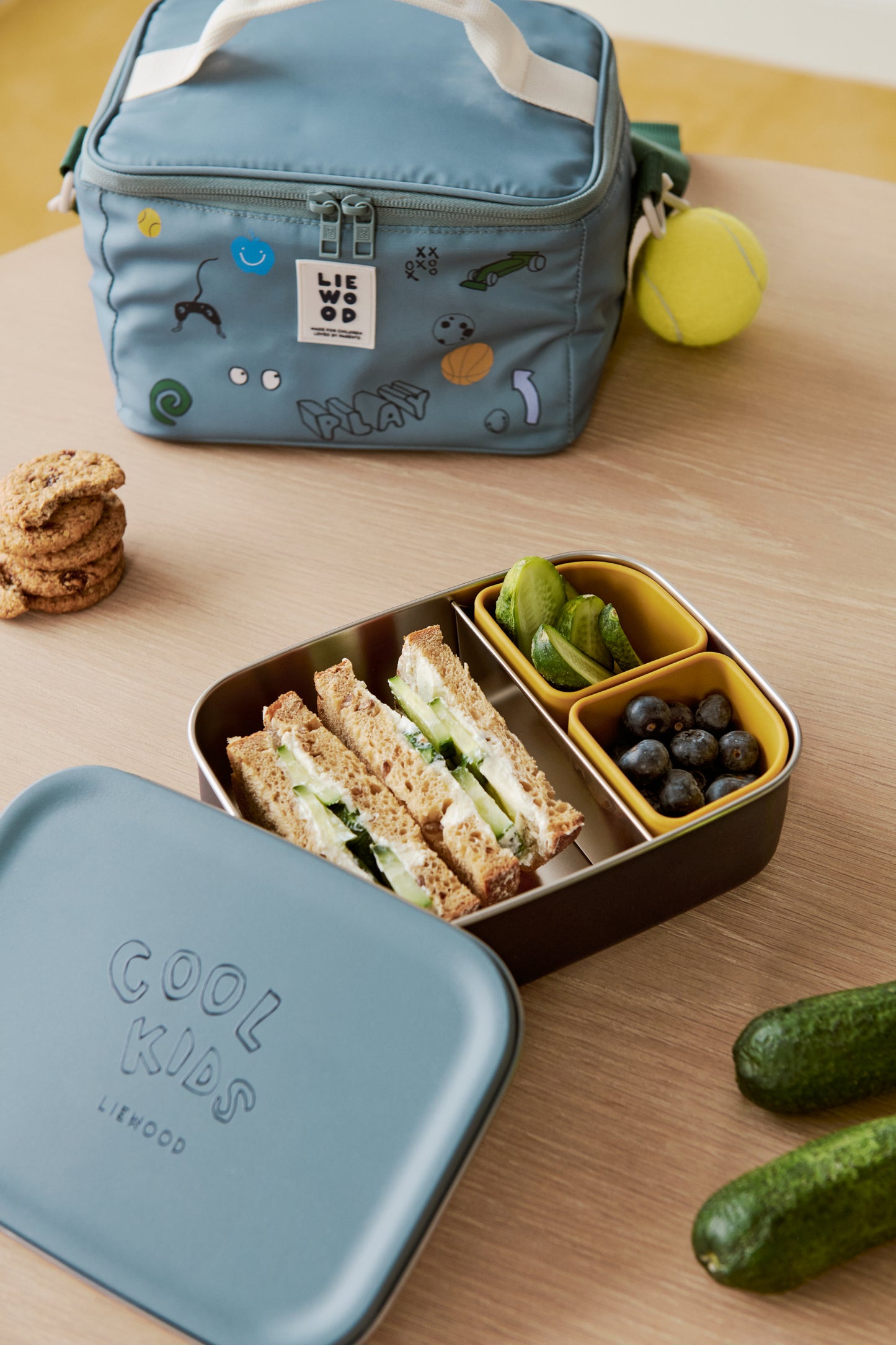 99.LW20942_2827 # Food Container Nina Cool Kids Dusty Peppermint 