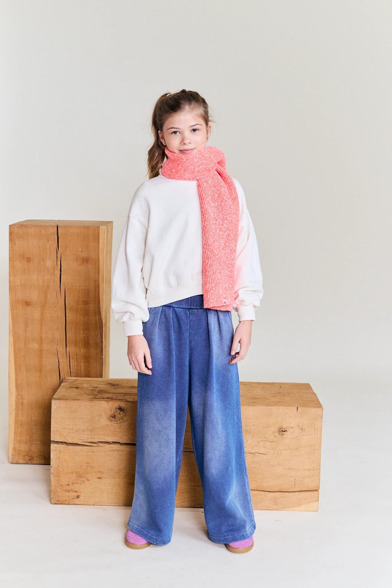 62B.226-1904-770 # Kid's Scarf Tess Fluo Coral
