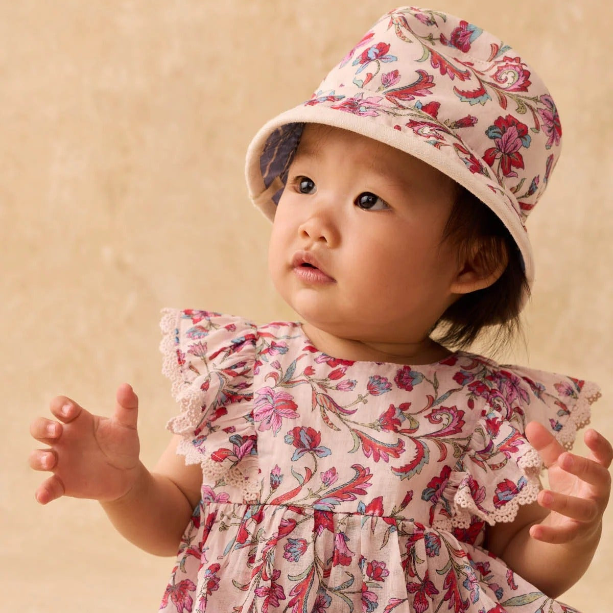 62A.GAI-R0069-BEBE # Reversible Baby Hat Cream Floral Haven